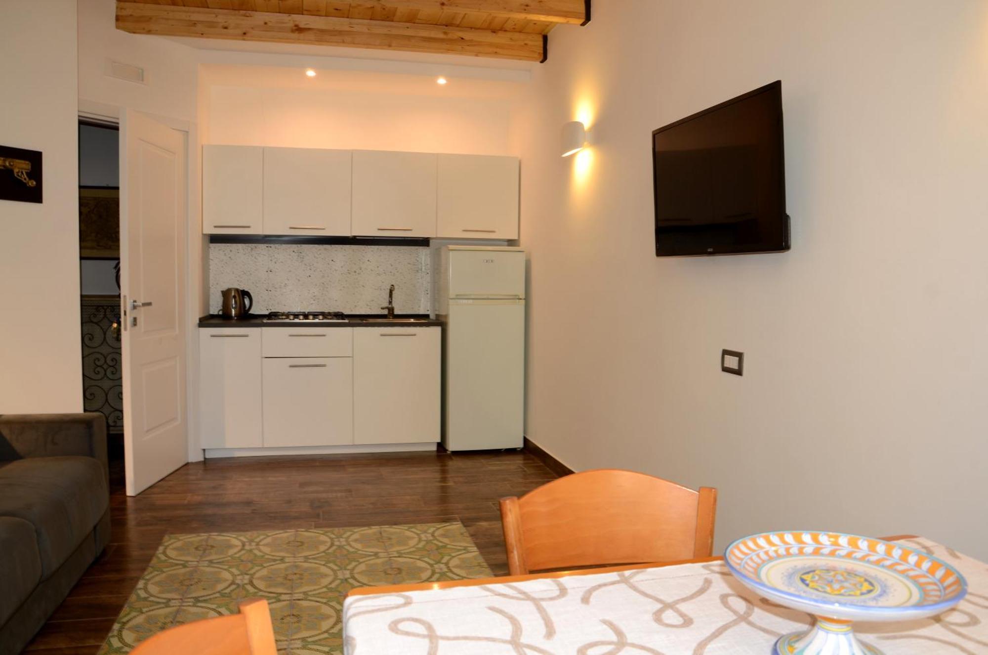 Отель Casa Cesira Incentro Неаполь Экстерьер фото
